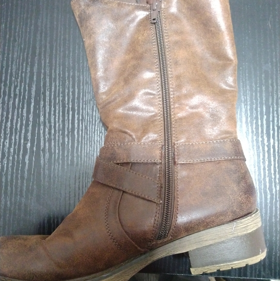 Boots - Picture 6 of 12